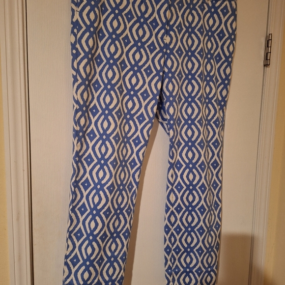 Women's Vineyard Vines Cropped Pants size 12 Blue and White Patterened - Picture 3 of 4
